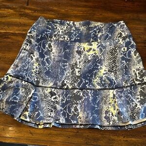 Chic Mini Skirt with Snake Print
